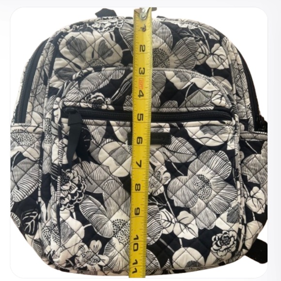 VERA BRADLEY BACKPACK NWOT BEAUTIFUL QUILTED BAG~NEVER USED - Picture 3 of 7